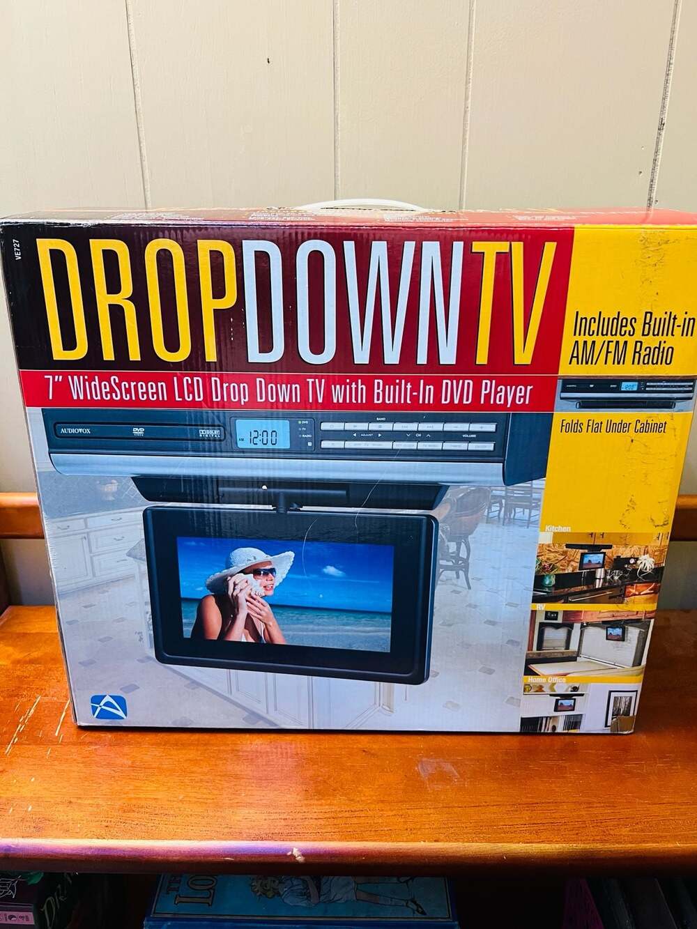 Audiovox 7" Widescreen LCD Drop Down TV with Built-in DVD Player (Model VE727)